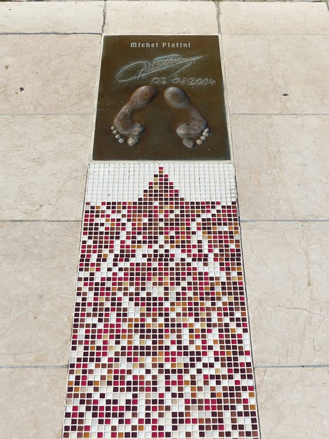 键时刻挺身 键时刻挺身