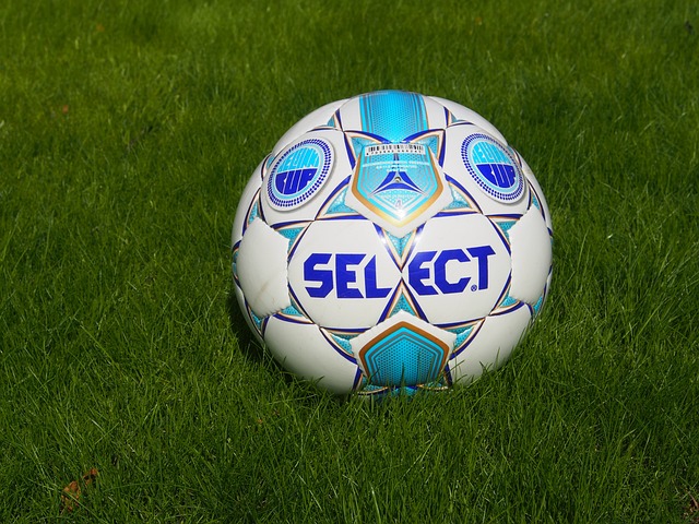 鐵漢柔情！瓜帥溫柔安慰昔日弟子！眼裏滿是心疼！.